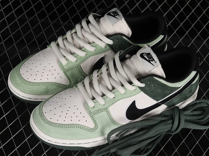 All Categories Nk SB Dunk Series Nk SB Dunk Low Low-top sneakers Otomo Katsuhiro x Nk SB Dunk Low "Steamboy OST" Creative customization collaboration Otomo Katsuhiro joint SB low-top sports and leisure sneakers LF0068-001
